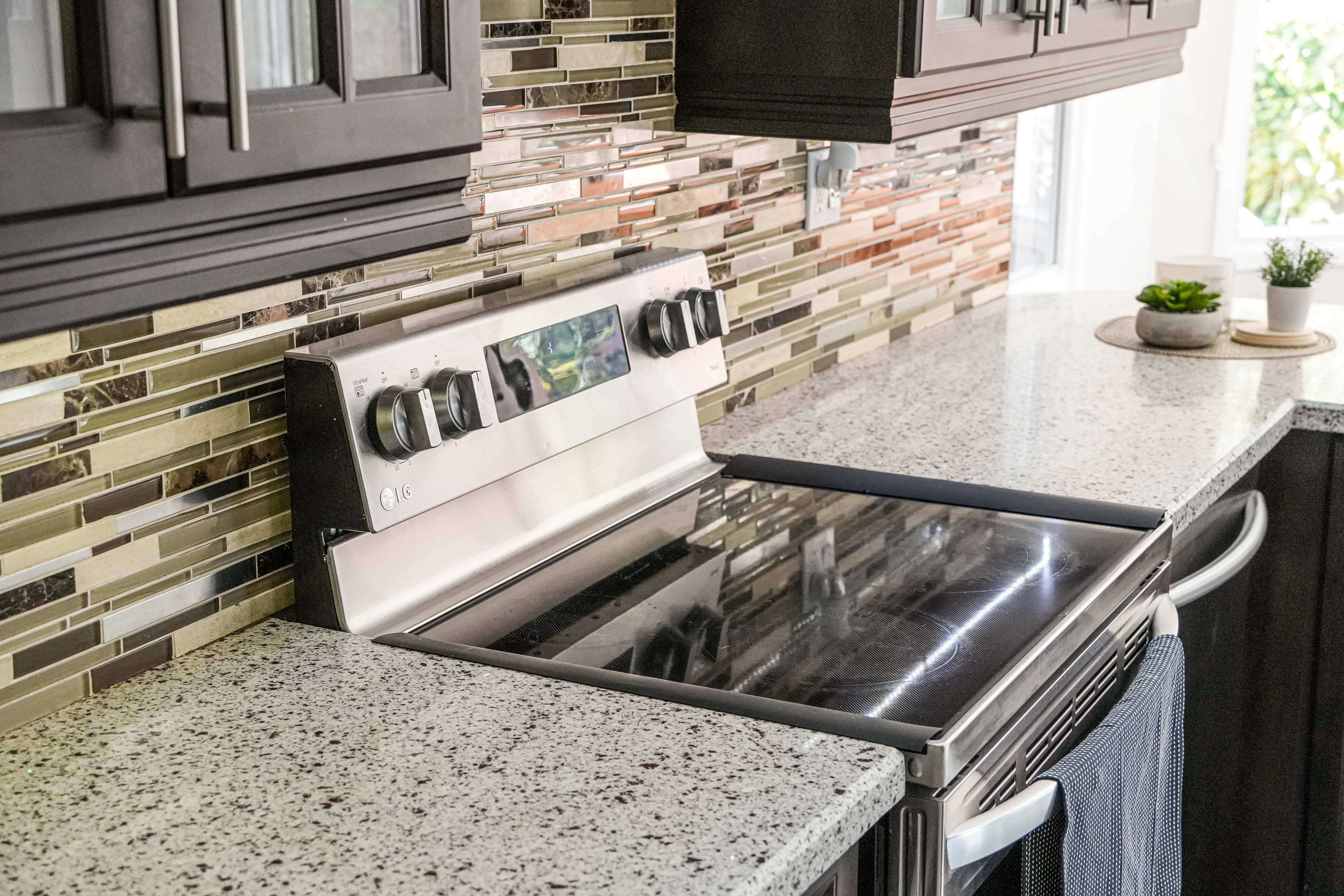 Stove & Backsplash Detail