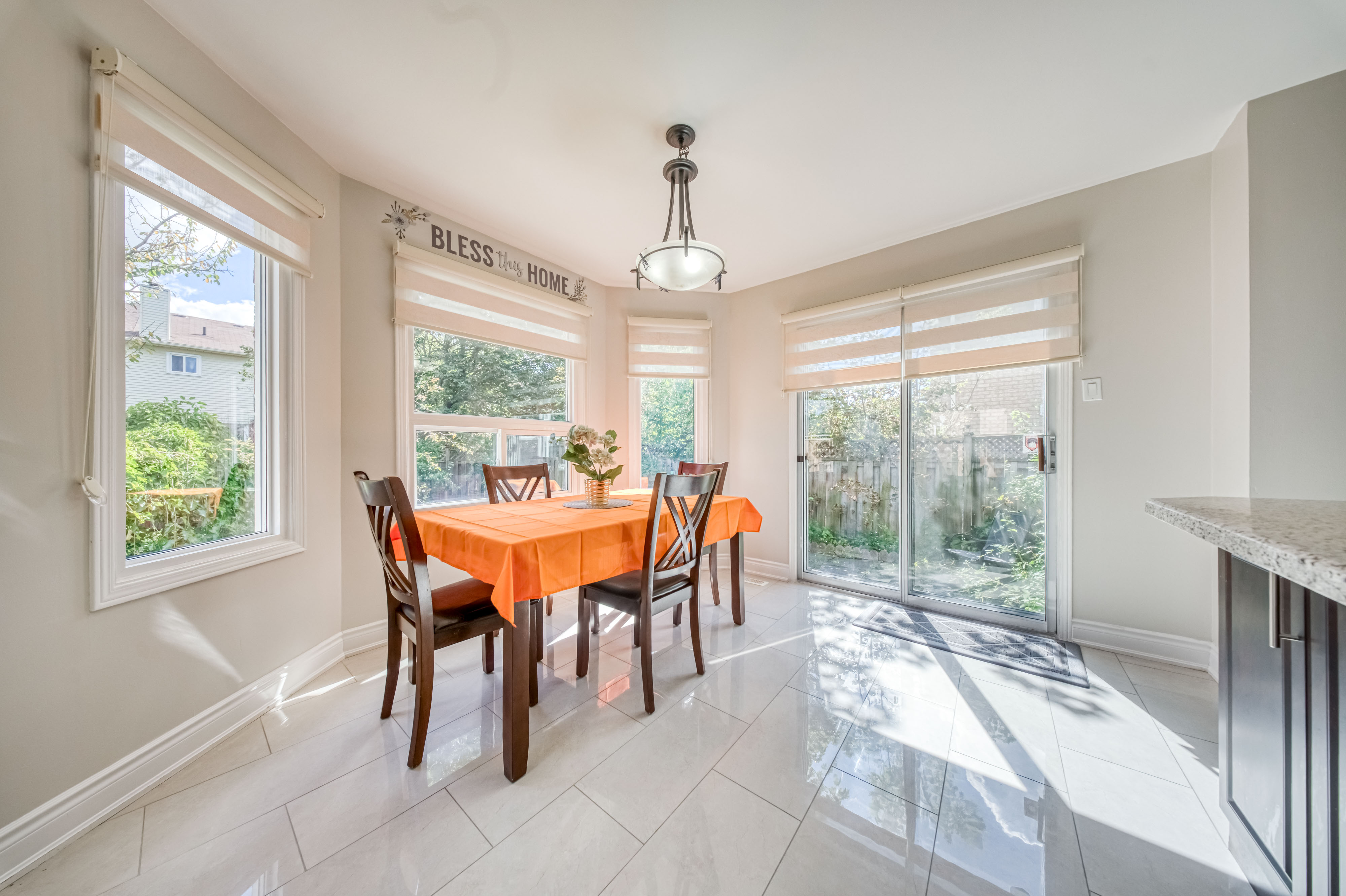 Dining & Walkout