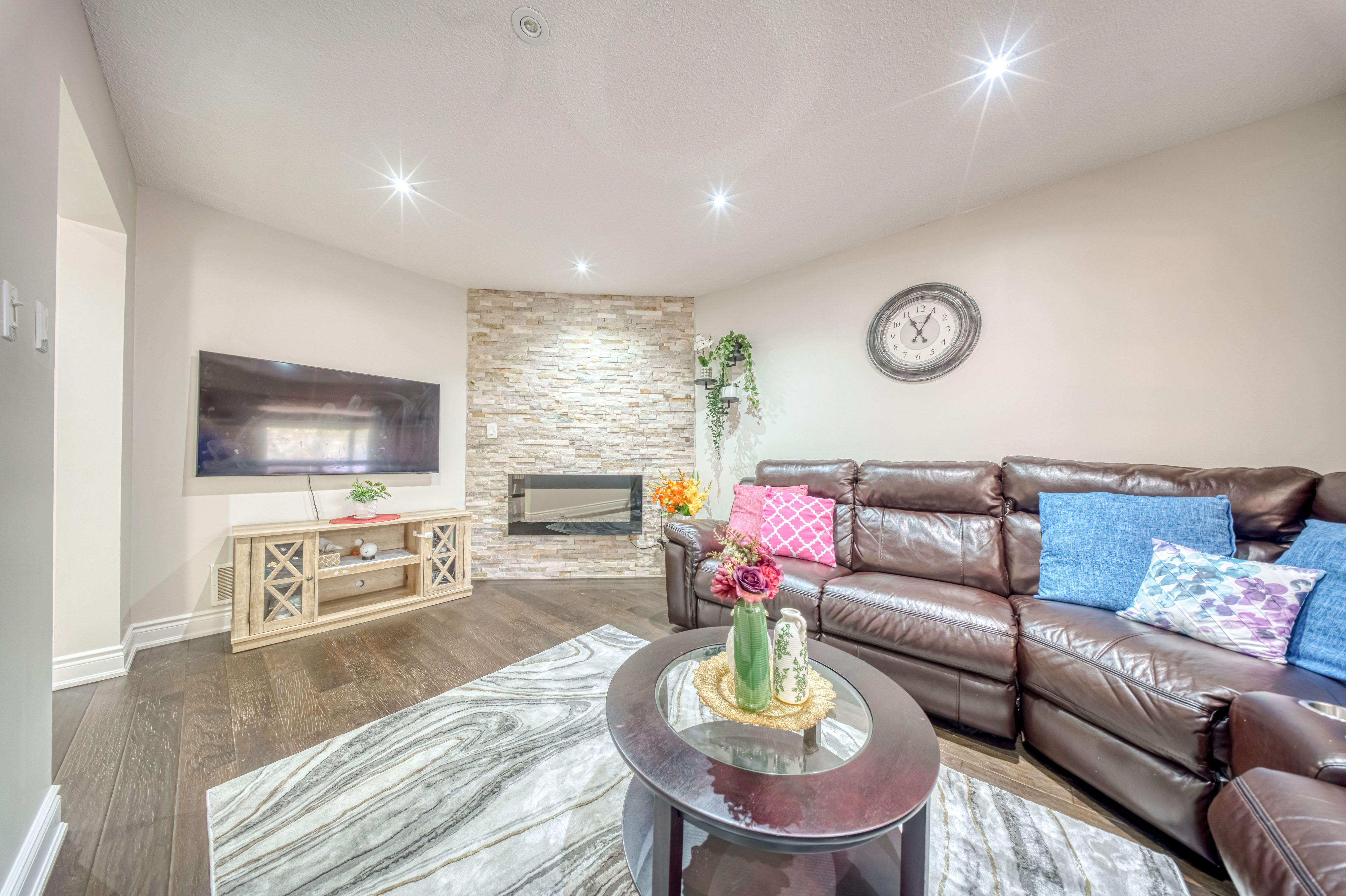 Living Room Seating Area & TV